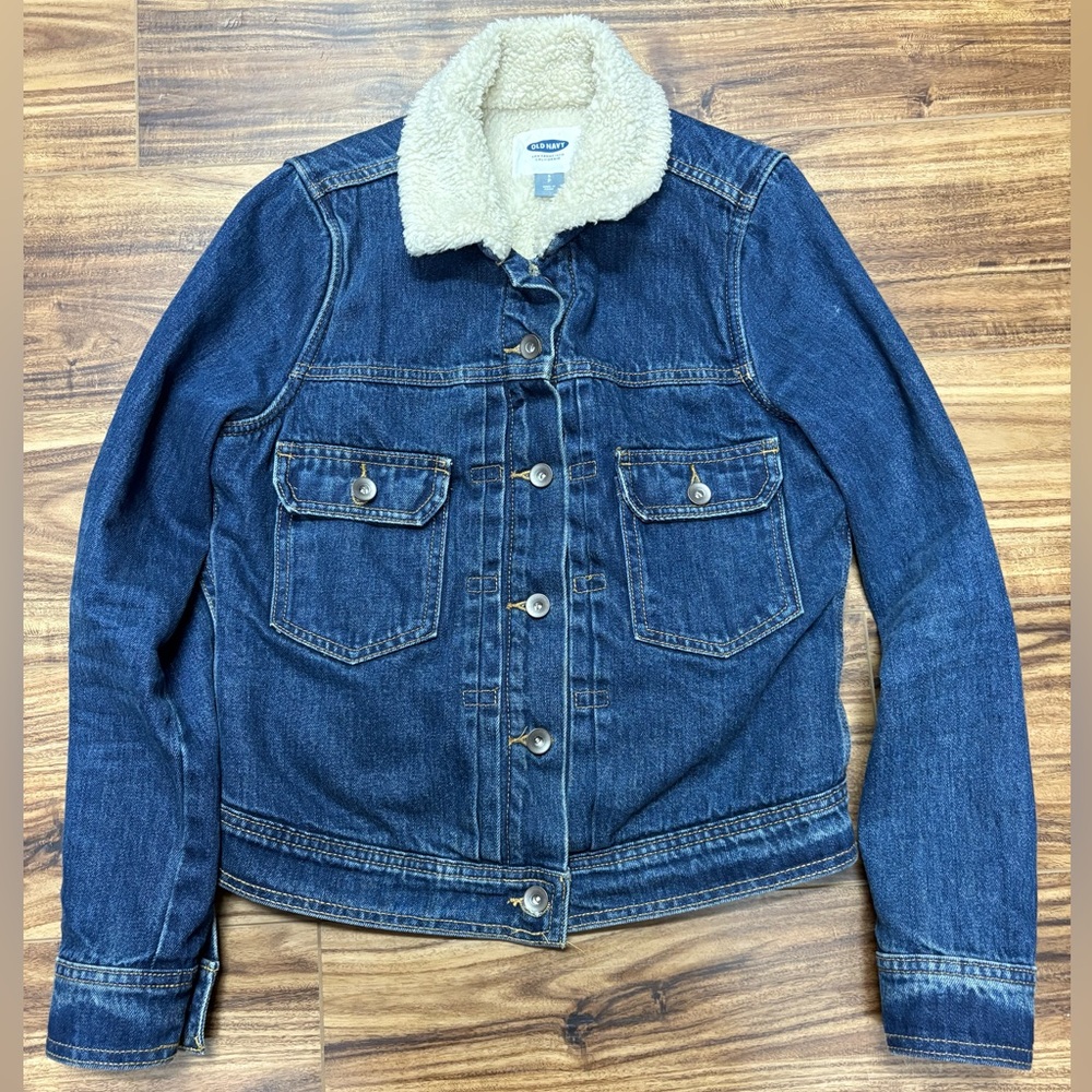 Old Navy sherpa-lined denim jacket with a button closure, size Small